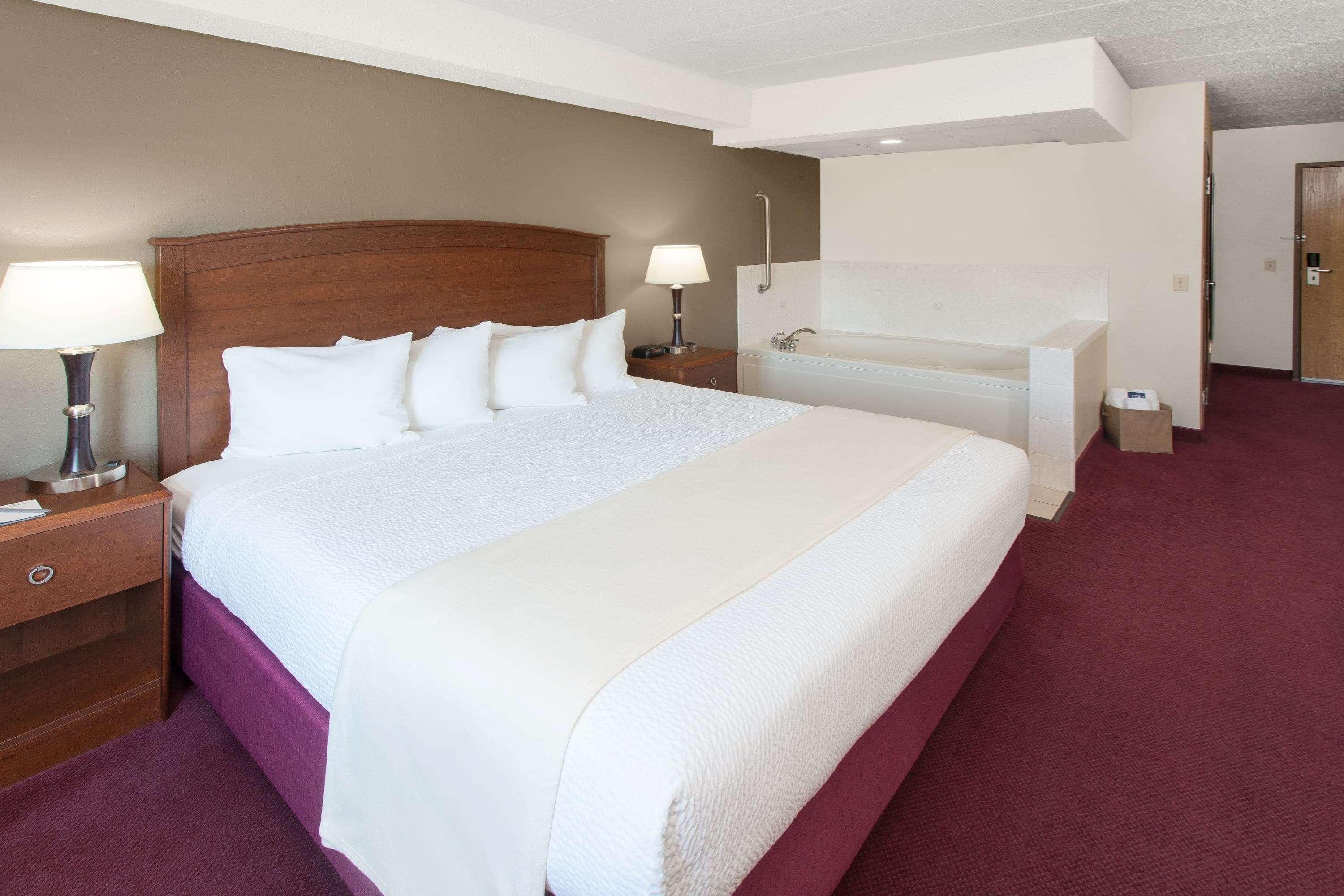 Americinn By Wyndham Iowa Falls Bagian luar foto